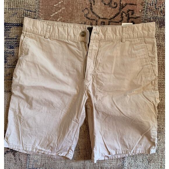 MEN'S H&M Slim Fit khaki shorts size 32 - Picture 1 of 4